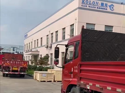 排队提阔龙洗车机，先走3大车到上海洋山港发往欧洲